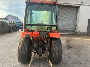 Kubota ST30 Compact Tractor - Image 4