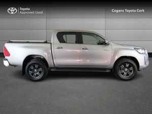 Toyota Hilux 2.8 SR5 D/CAB AUTO - Image 3
