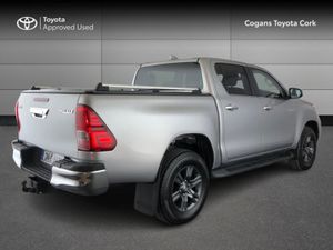 Toyota Hilux 2.8 SR5 D/CAB AUTO - Image 2