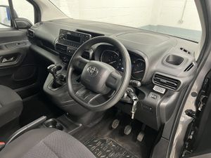 2022 Toyota ProAce City Small Panel Van - Image 3
