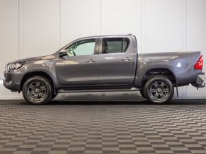 2025 Toyota Hilux SR5 5 Seat N1 Crewcab - Image 3