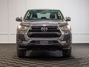 2025 Toyota Hilux SR5 5 Seat N1 Crewcab - Image 2