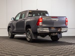 2025 Toyota Hilux SR5 5 Seat N1 Crewcab - Image 4