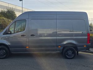 Sprinter 319/36 Auto Select - Image 4