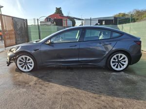 202 Tesla Model 3  Standard Range plus - Image 2