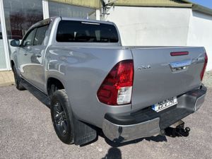 Toyota Hilux 2.4 SR5 D/CAB AUTO - Image 4