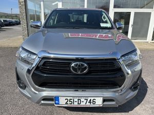 Toyota Hilux 2.4 SR5 D/CAB AUTO - Image 2