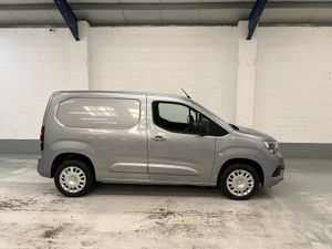 2023 Vauxhall Combo Small Panel Van - Image 4