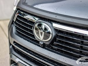 2026 TOYOTA HILUX INVINCIBLE - Image 3