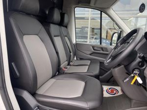 Volkswagen Crafter CR35 MWB  FWD 2.0 TDI 140PS Tre - Image 4