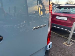 Mercedes-Benz Sprinter 319 MWB LOW ROOF SELECT AUT - Image 4
