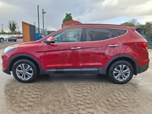 2015 Hyundai Santa Fe  4wd 7 seater - Image 2