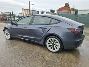 202 Tesla Model 3 Standard Plus 3 - Image 4