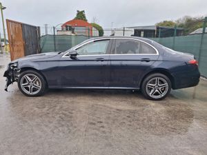 221 Mercedes E-Class  300 DE  Hybrid  Automatic - Image 2
