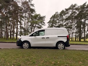 Nissan TOWNSTAR 2025 EV SWB Auto - Image 4