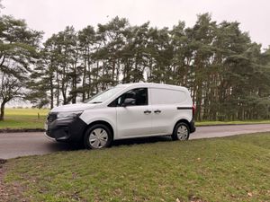 Nissan TOWNSTAR 2025 EV SWB Auto - Image 3