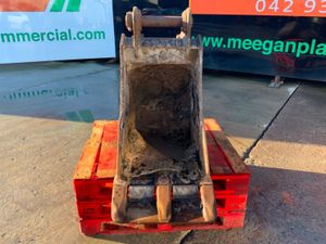 24" GEITH DIGGING BUCKET...65mm PINS......652 - Image 4