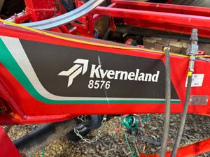 2020 Kverneland 6 Rotor 30ft Tedder - Image 2