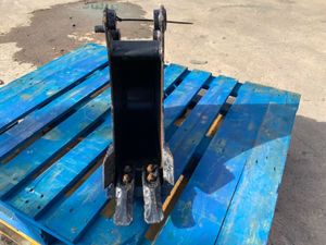 UNUSED 8" JCB BUCKET......30mm PINS.......7343. - Image 3