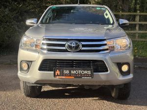 2018 TOYOTA HILUX 2.4D4D SR5 68K NEW CVRT - Image 2