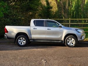 2018 TOYOTA HILUX 2.4D4D SR5 68K NEW CVRT - Image 4
