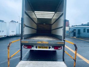 2021 Volkswagen Crafter Luton Box Van - Image 2