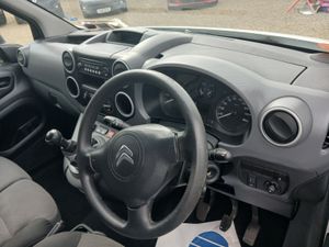 Citroen Berlingo 2018 3 seat in cabin - Image 3
