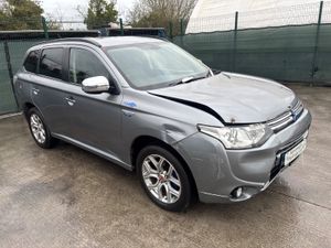 151 Mitsubishi Outlander Hybrid  4x4 - Image 3