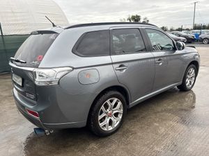 151 Mitsubishi Outlander Hybrid  4x4 - Image 3