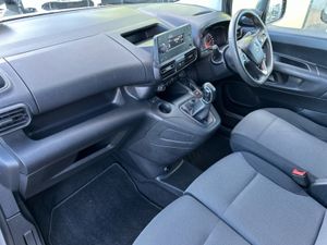 Opel Combo L2H1-1.5 100PS-S/S-5 SP 5DR - Image 4