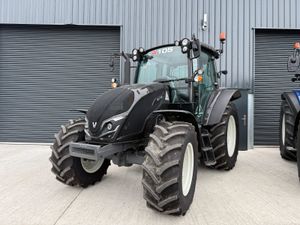 VALTRA A105 TRACTOR - ONLY 50 HOURS - Image 2