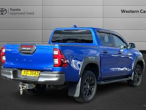 Toyota Hilux 2.8 D-4D Invincible X Auto 4WD Euro 6 - Image 2