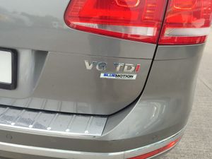 162 VOLKSWAGEN TOUAREG 5 SEAT COMMERCIAL - Image 4