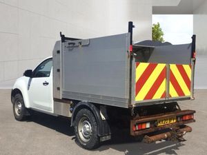 VB - 2020 Isuzu D-Max Tipper Van - Image 2