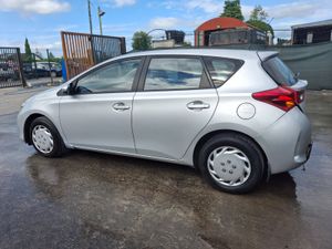 2013 Toyota Auris  1.4 D4D - Image 4