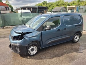 252 Peugeot Partner  Pro plus  3 seater  1.5 Diese - Image 2