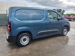 252 Peugeot Partner  Pro plus  3 seater  1.5 Diese - Image 3