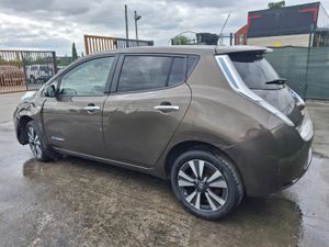 2016 Nissan Leaf  EV SE spoiler - Image 4