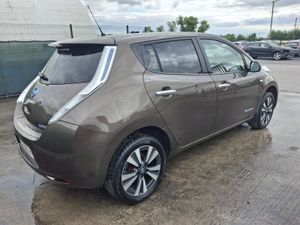 2016 Nissan Leaf  EV SE spoiler - Image 3