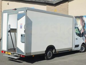 VB - 2023 Renault Master Luton Low Loader Van - Image 2