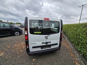Vauxhall Vivaro 2900 Combi LWB Euro 6 - Image 4