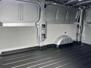 Ford Transit Custom 320 Limited L2 LWB FWD 2.0 Eco - Image 4