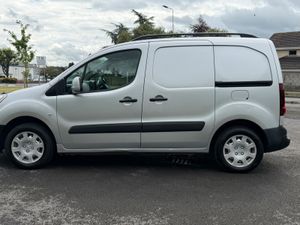ABSOLUTELY IMMACULATE 2017 PEUGEOT 3 SEATER - Image 4