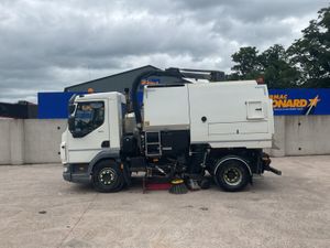 2021 DAF LF180 4x2 Sweeper - Image 2