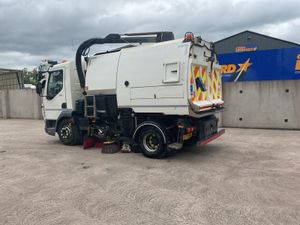2021 DAF LF180 4x2 Sweeper - Image 3