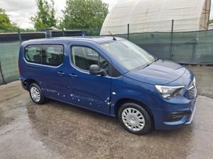 222 Opel Combo Life  7 seater.Drive away - Image 2