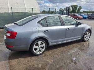 2013 Skoda Octavia  Automatic DSG - Image 3
