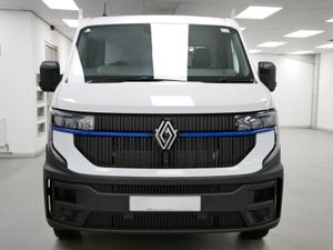 VB - 2026 Renault Master Dropside Van - Image 4
