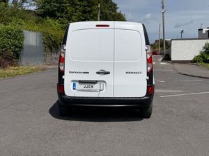 ABSOLUTELY IMMACULATE LWB RENAULT CREW CAB - Image 4