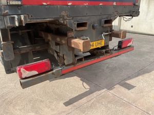 2015 SCANIA P320 6x2 Rearlift Curtainsider - Image 4